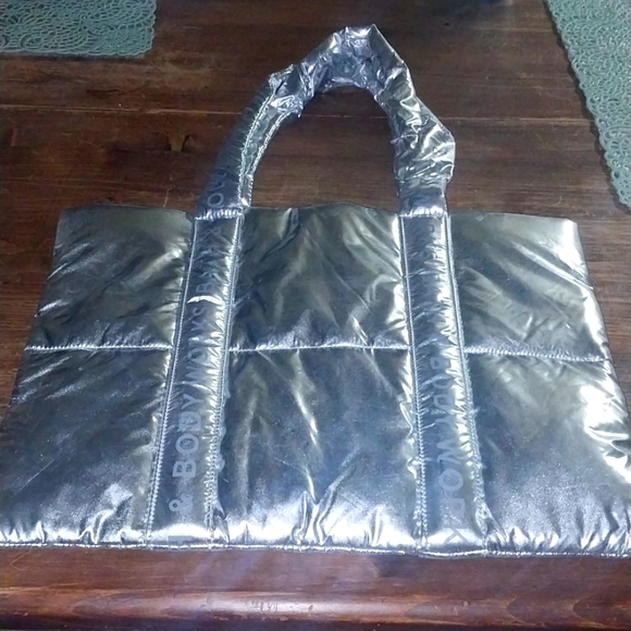 Tote - Picture 1 of 7